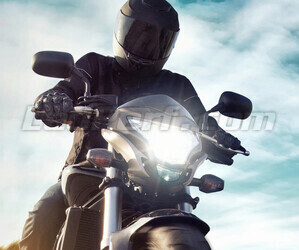 Motorradscheinwerfer ausgestattet mit der zugelassenen H7 LED Philips ULTINON Pro6000 Lampe