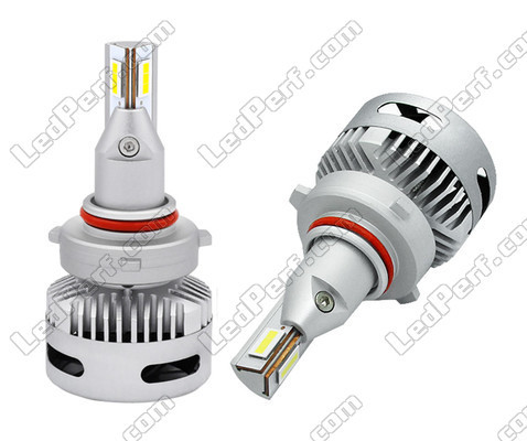 Verschiedene Ansichten der HB3-LED-Lampen für Lentikular-Scheinwerfer