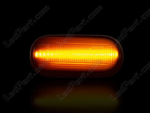Maximale Beleuchtung der dynamischen LED-Seitenblinker für Honda S2000