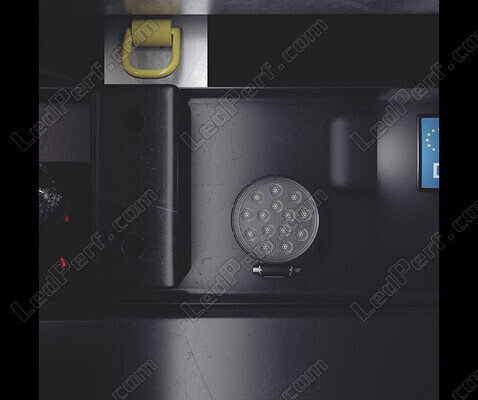 Montagebeispiel mit LED-Rückfahrleuchte Osram LEDriving Reversing FX120R-WD - runde